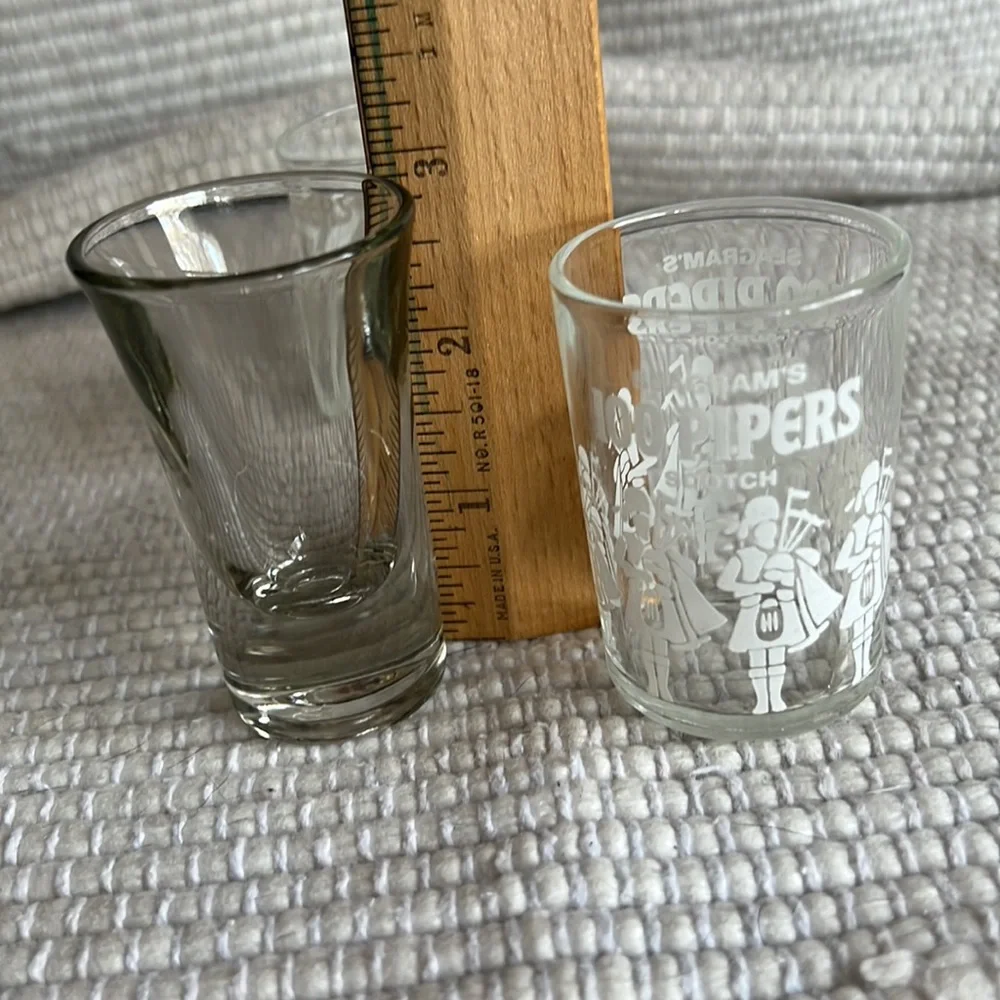 SEAGRAMS 100 PIPERS SCOTCH SHOT GLASSES. VINTAGE